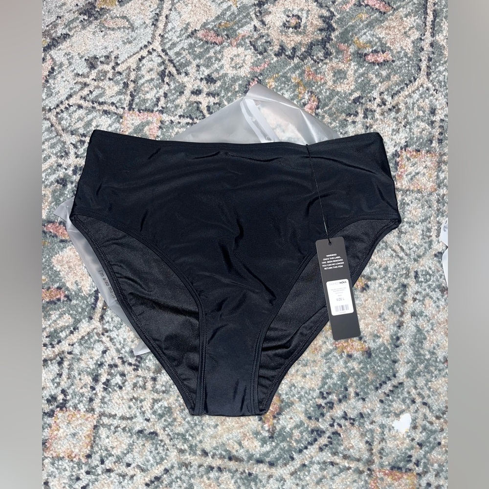 Fashionnova NEW WITH TAGS NEVER WORN High Rise Bikini Bottom